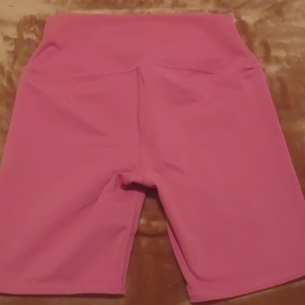 ALO Yoga Raspberry Sports Bra / Shorts - Picture 6 of 8